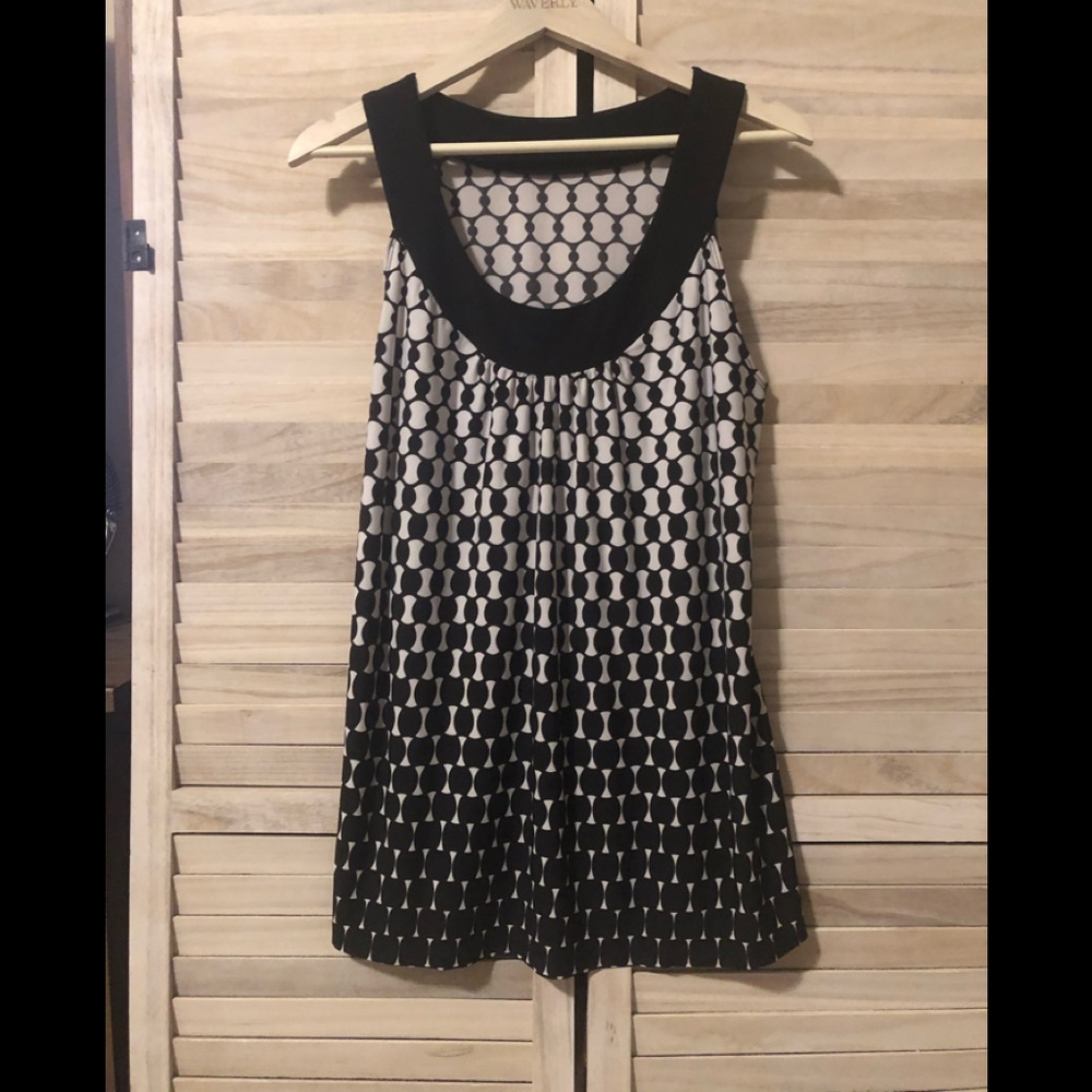 ♦️♦️♦️♦️♦️Black & White Sleeveless Blouse